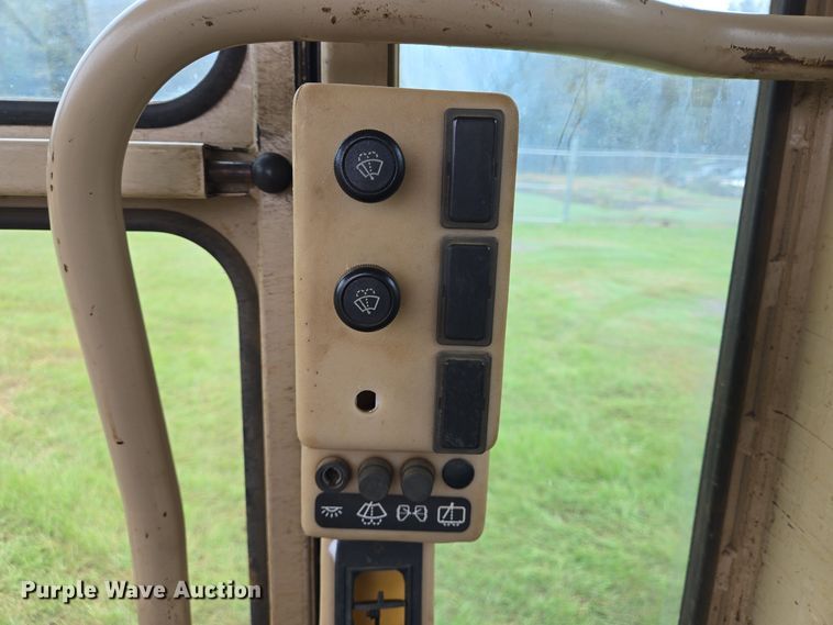 image for item DT5342 1998 Caterpillar 12H motor grader