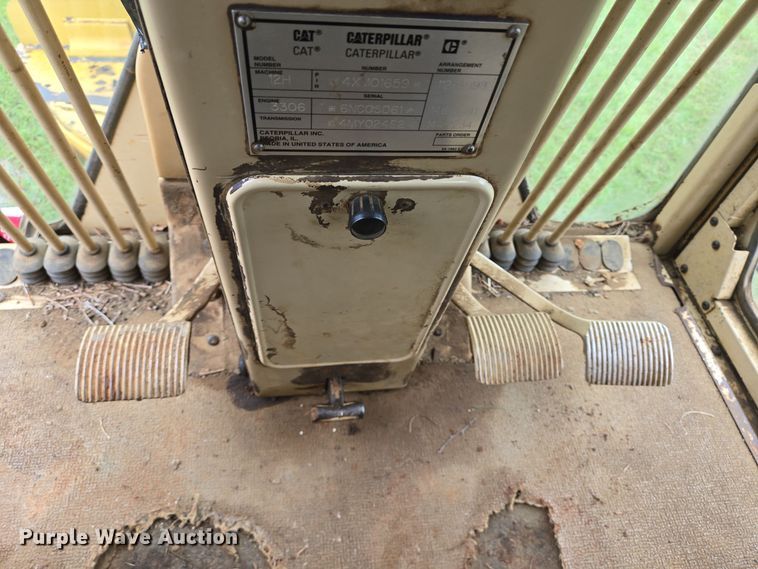 image for item DT5342 1998 Caterpillar 12H motor grader