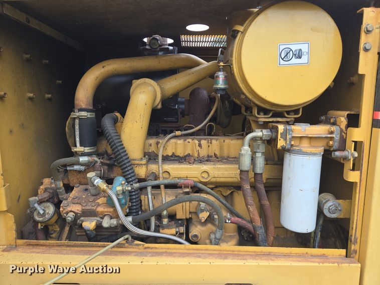 image for item DT5342 1998 Caterpillar 12H motor grader