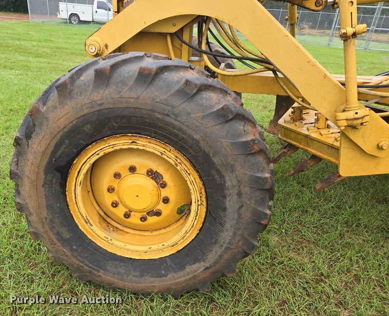 image for item DT5342 1998 Caterpillar 12H motor grader