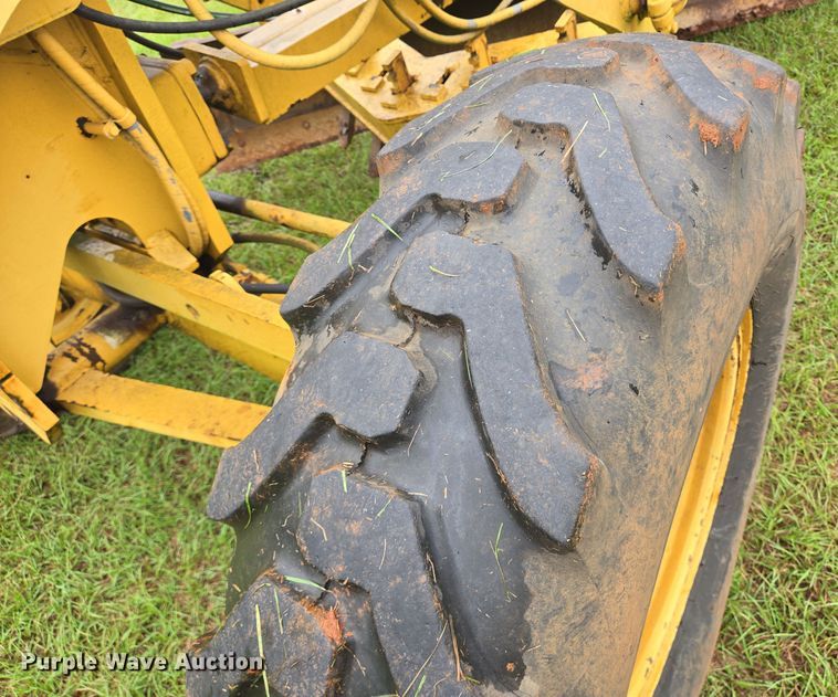 image for item DT5342 1998 Caterpillar 12H motor grader