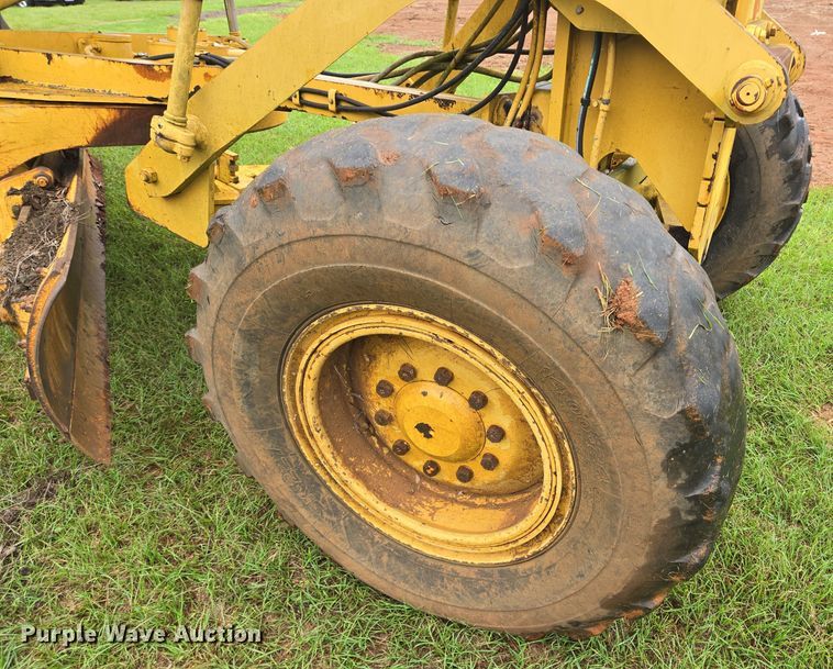image for item DT5342 1998 Caterpillar 12H motor grader