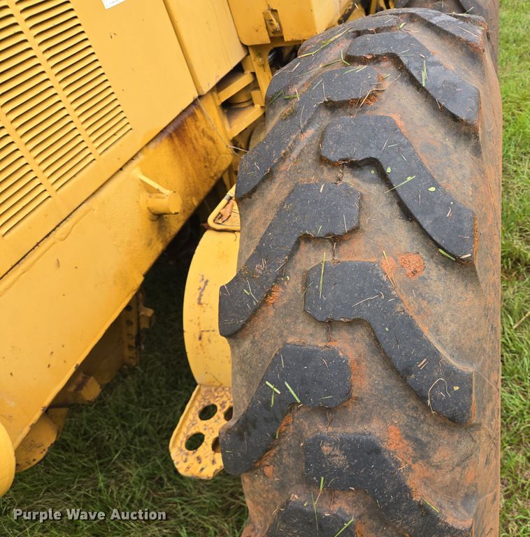 image for item DT5342 1998 Caterpillar 12H motor grader