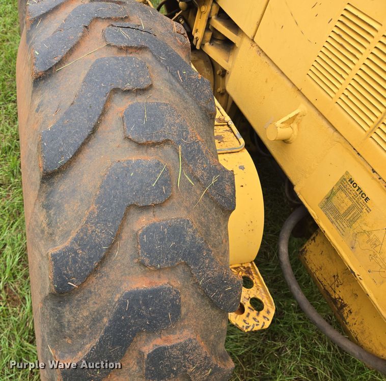 image for item DT5342 1998 Caterpillar 12H motor grader