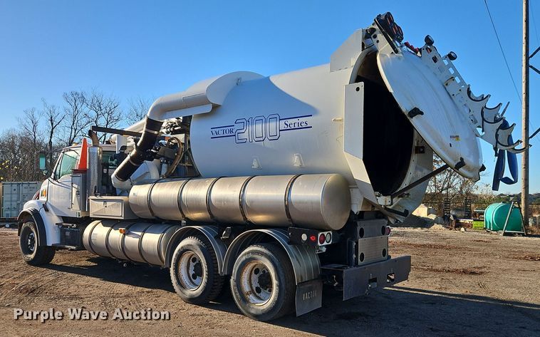 image for item DT7557 2003 Sterling sewer jetter truck