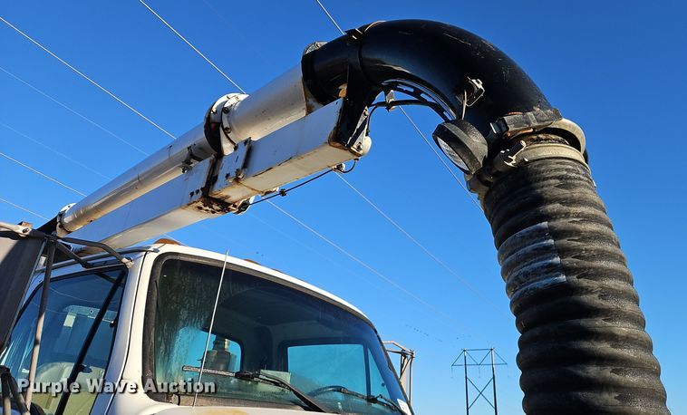 image for item DT7557 2003 Sterling sewer jetter truck