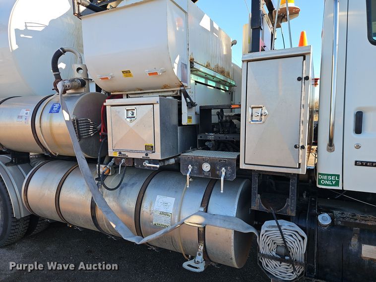 image for item DT7557 2003 Sterling sewer jetter truck