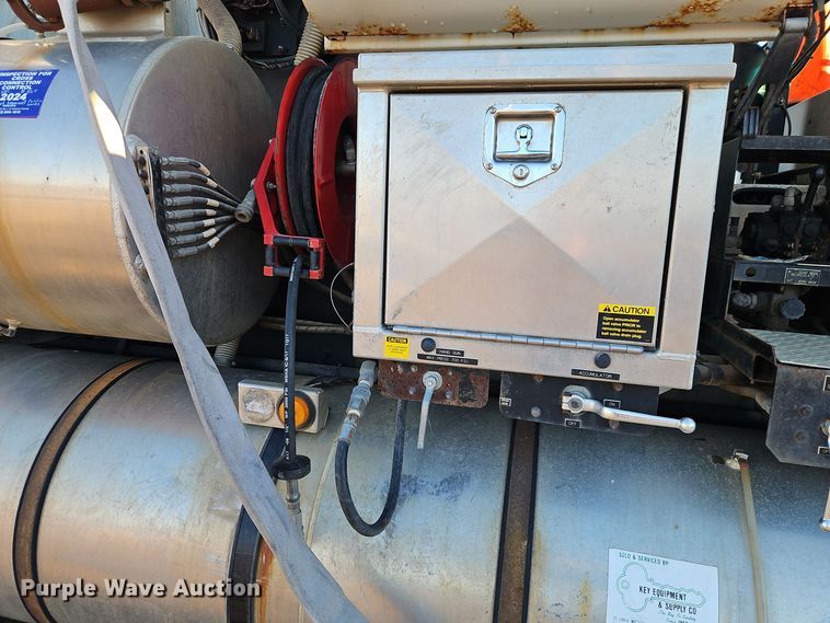 image for item DT7557 2003 Sterling sewer jetter truck