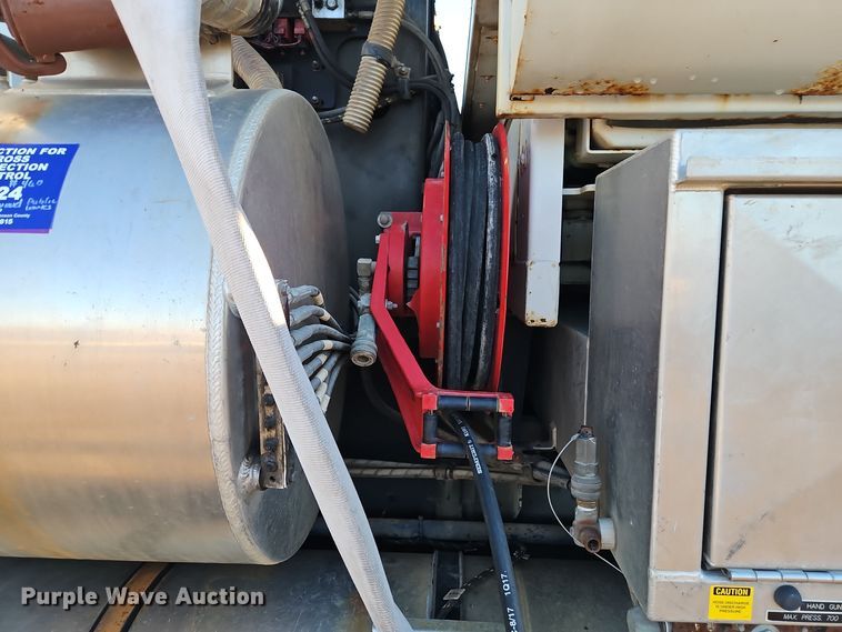 image for item DT7557 2003 Sterling sewer jetter truck