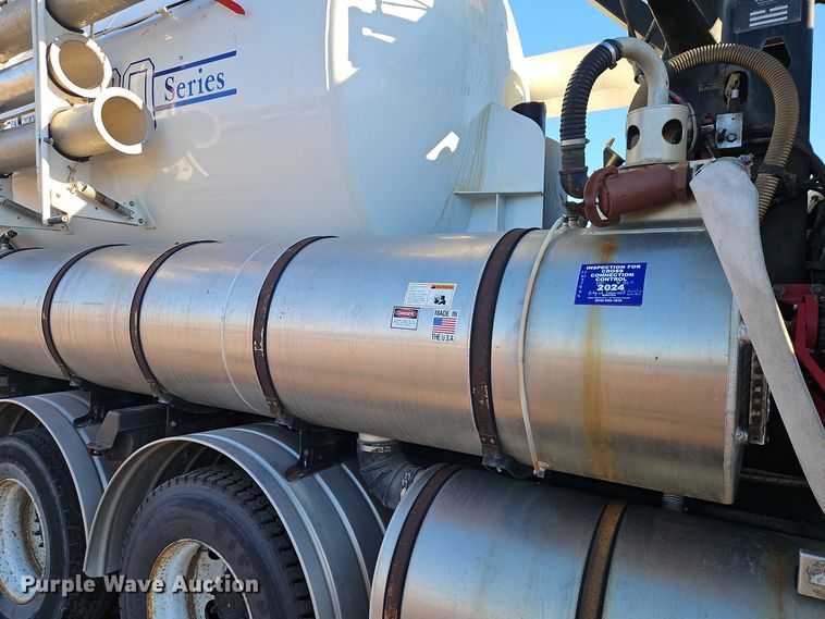 image for item DT7557 2003 Sterling sewer jetter truck