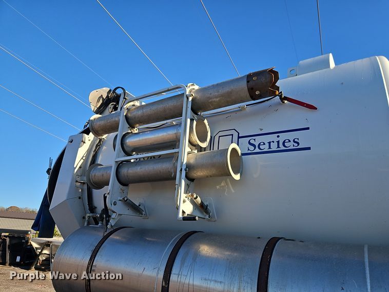 image for item DT7557 2003 Sterling sewer jetter truck