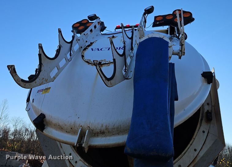 image for item DT7557 2003 Sterling sewer jetter truck