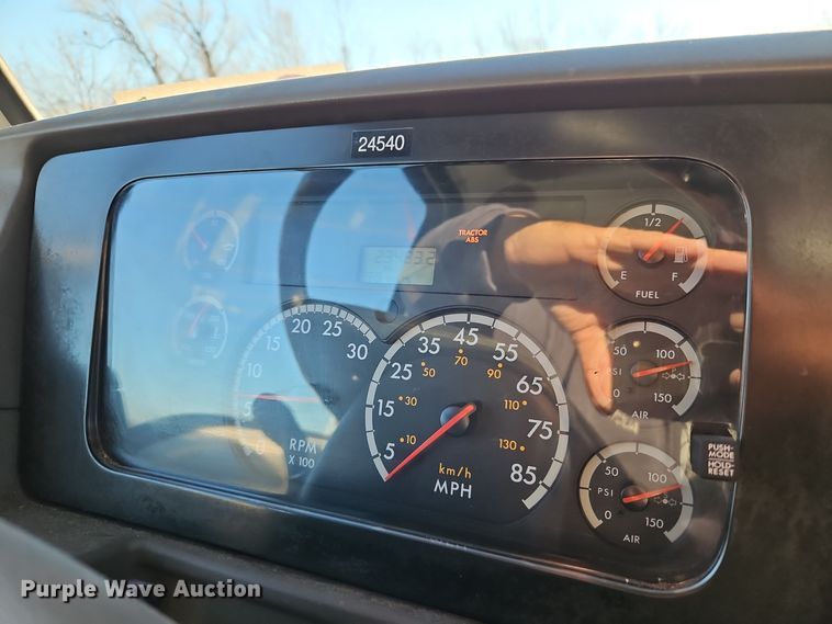 image for item DT7557 2003 Sterling sewer jetter truck