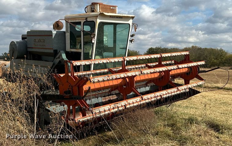 image for item DU9515 Allis-Chalmers Gleaner combine