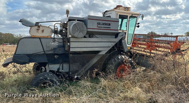 image for item DU9515 Allis-Chalmers Gleaner combine