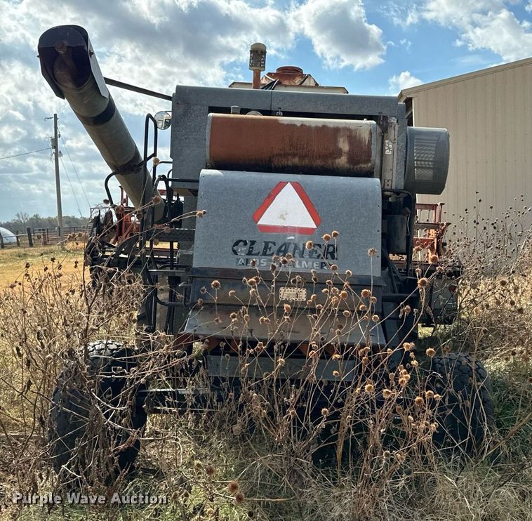 image for item DU9515 Allis-Chalmers Gleaner combine