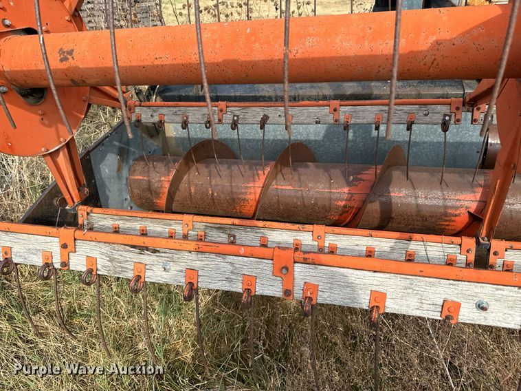 image for item DU9515 Allis-Chalmers Gleaner combine