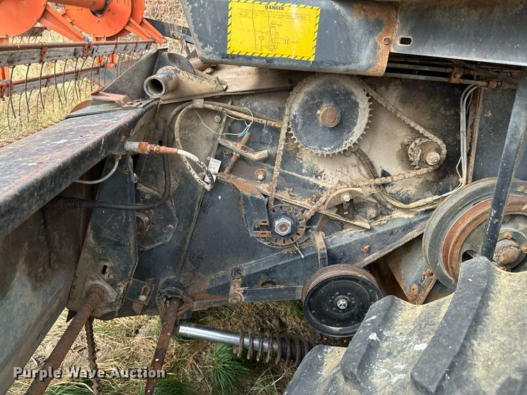 image for item DU9515 Allis-Chalmers Gleaner combine