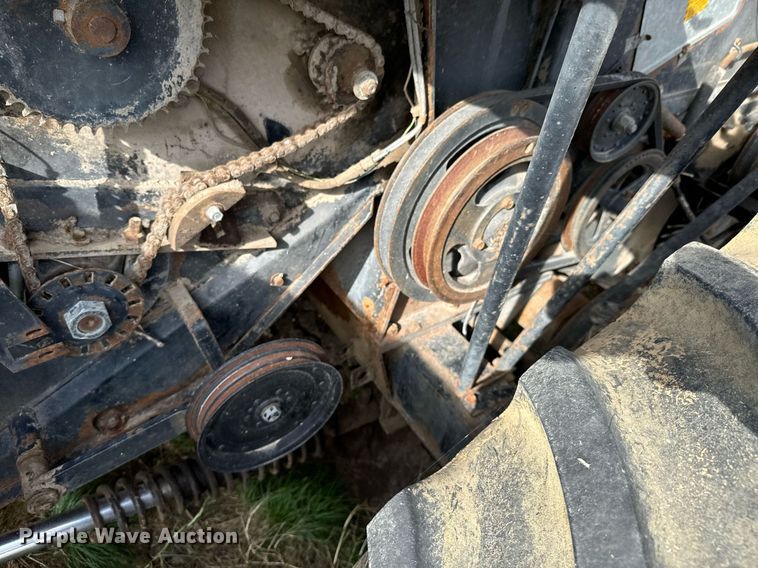 image for item DU9515 Allis-Chalmers Gleaner combine
