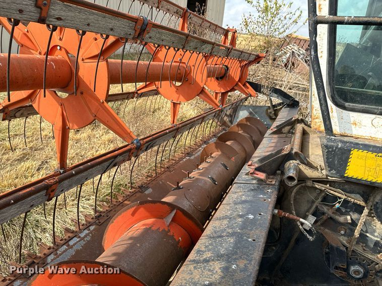 image for item DU9515 Allis-Chalmers Gleaner combine