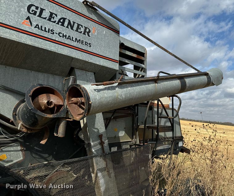 image for item DU9515 Allis-Chalmers Gleaner combine