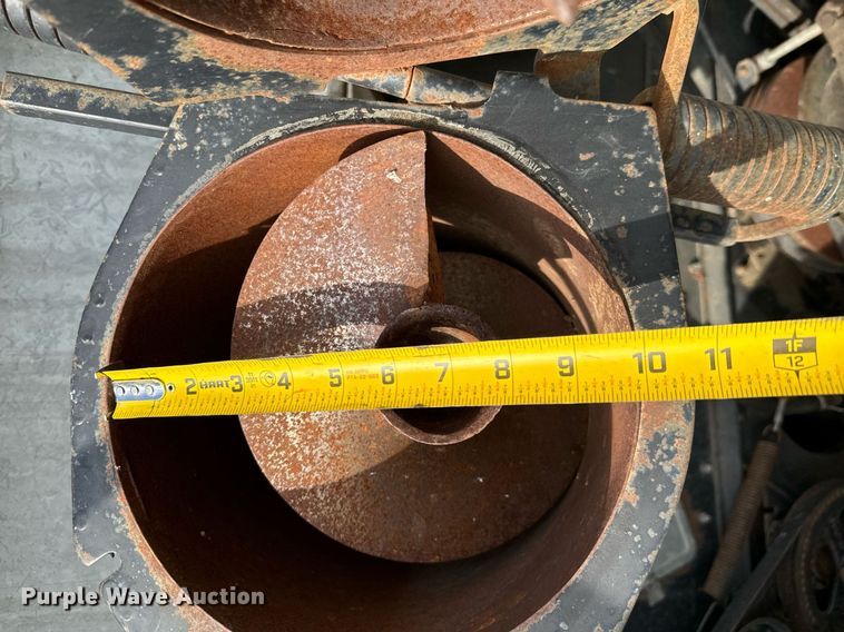 image for item DU9515 Allis-Chalmers Gleaner combine