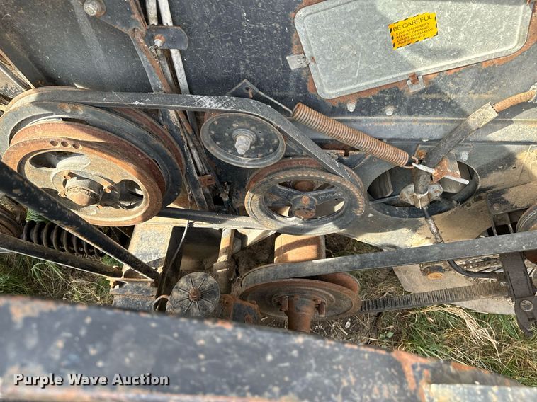 image for item DU9515 Allis-Chalmers Gleaner combine