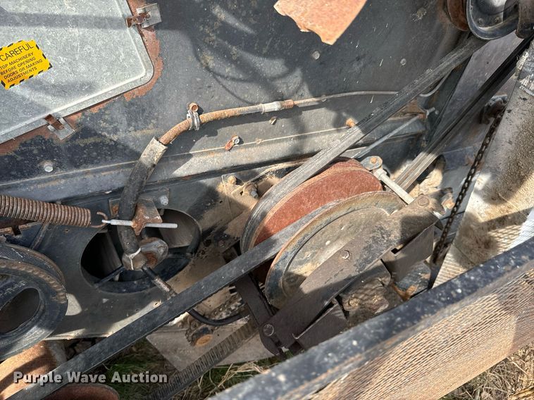 image for item DU9515 Allis-Chalmers Gleaner combine