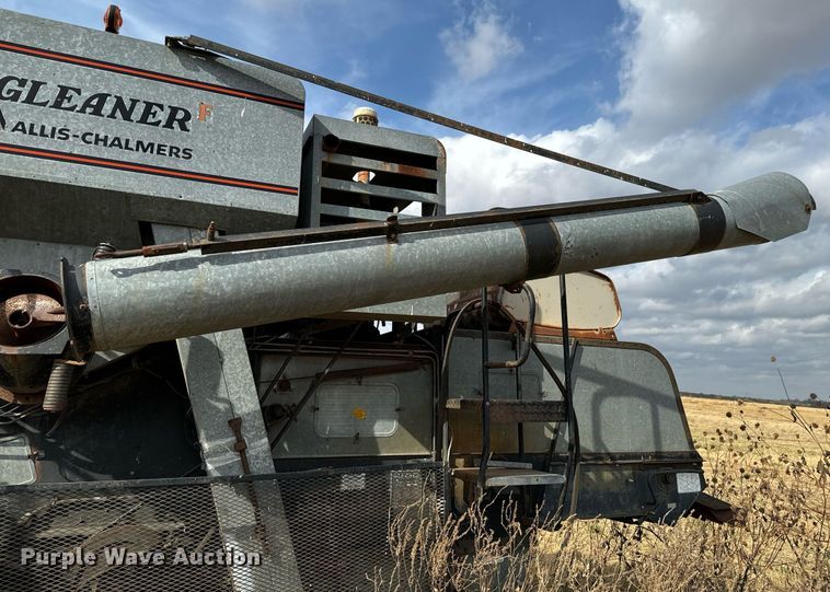 image for item DU9515 Allis-Chalmers Gleaner combine