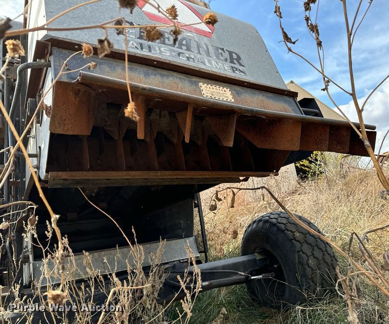 image for item DU9515 Allis-Chalmers Gleaner combine