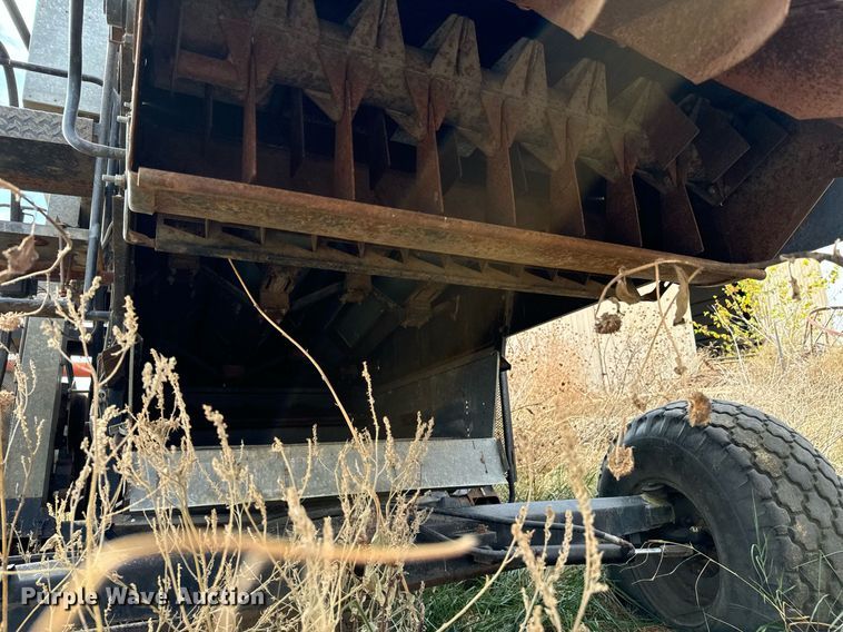 image for item DU9515 Allis-Chalmers Gleaner combine