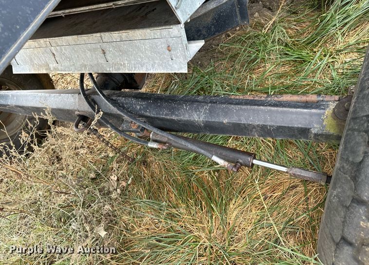 image for item DU9515 Allis-Chalmers Gleaner combine