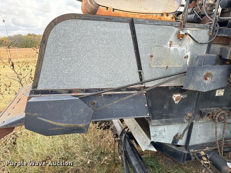 image for item DU9515 Allis-Chalmers Gleaner combine