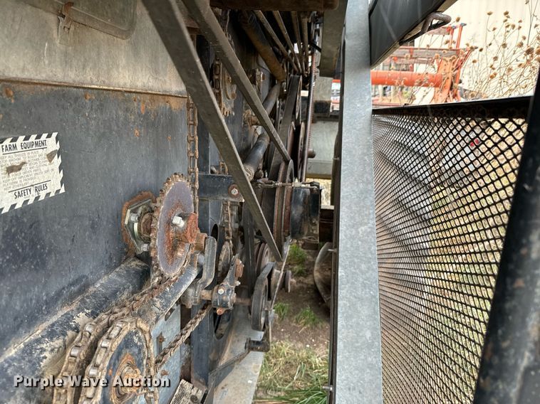 image for item DU9515 Allis-Chalmers Gleaner combine