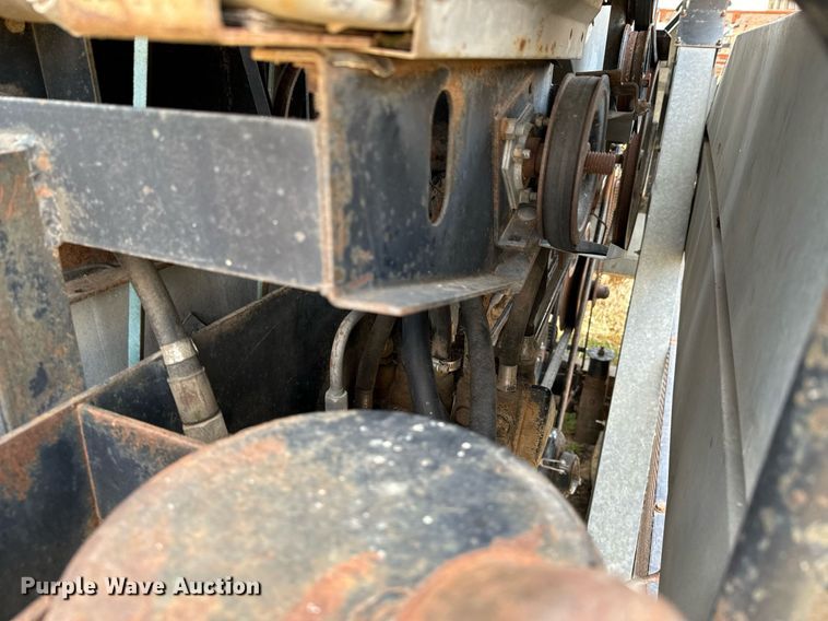 image for item DU9515 Allis-Chalmers Gleaner combine