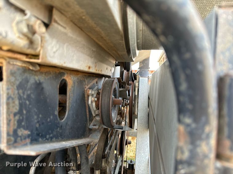 image for item DU9515 Allis-Chalmers Gleaner combine