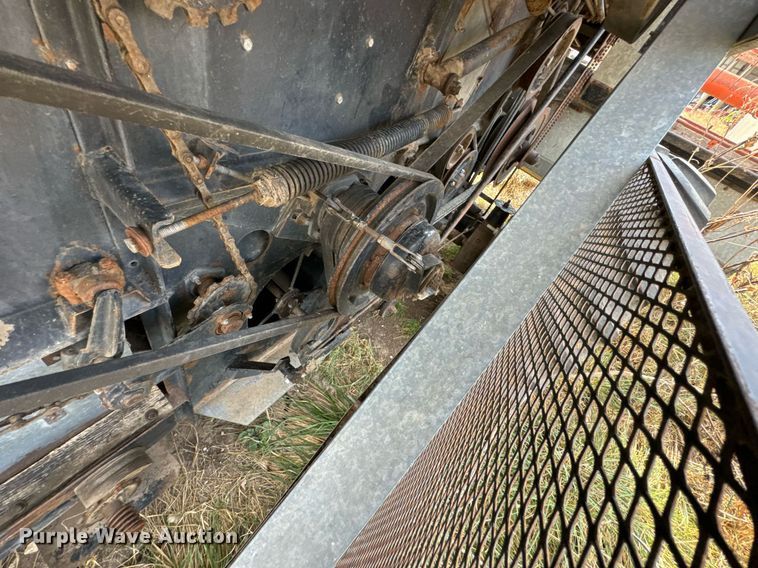 image for item DU9515 Allis-Chalmers Gleaner combine