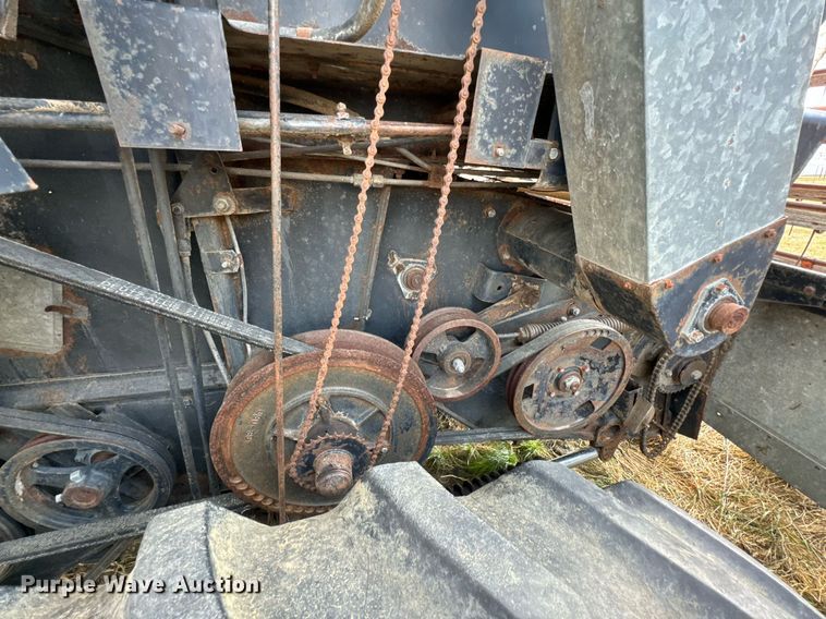 image for item DU9515 Allis-Chalmers Gleaner combine