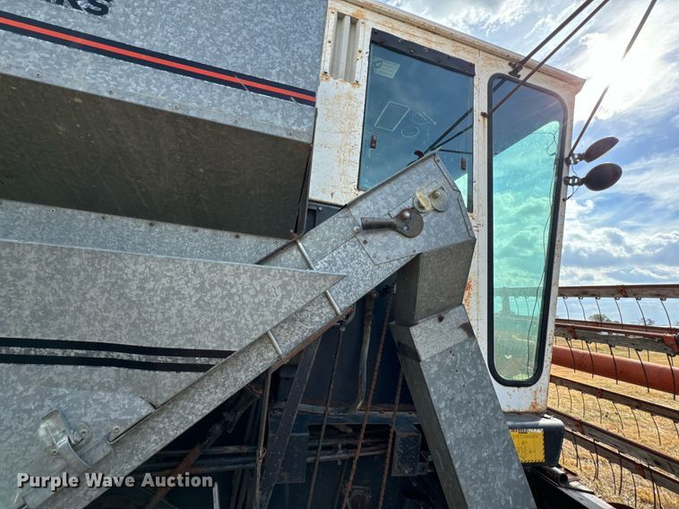 image for item DU9515 Allis-Chalmers Gleaner combine