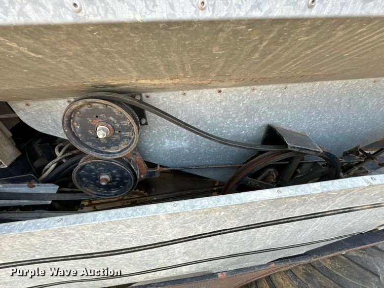 image for item DU9515 Allis-Chalmers Gleaner combine