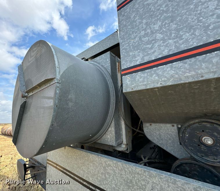 image for item DU9515 Allis-Chalmers Gleaner combine