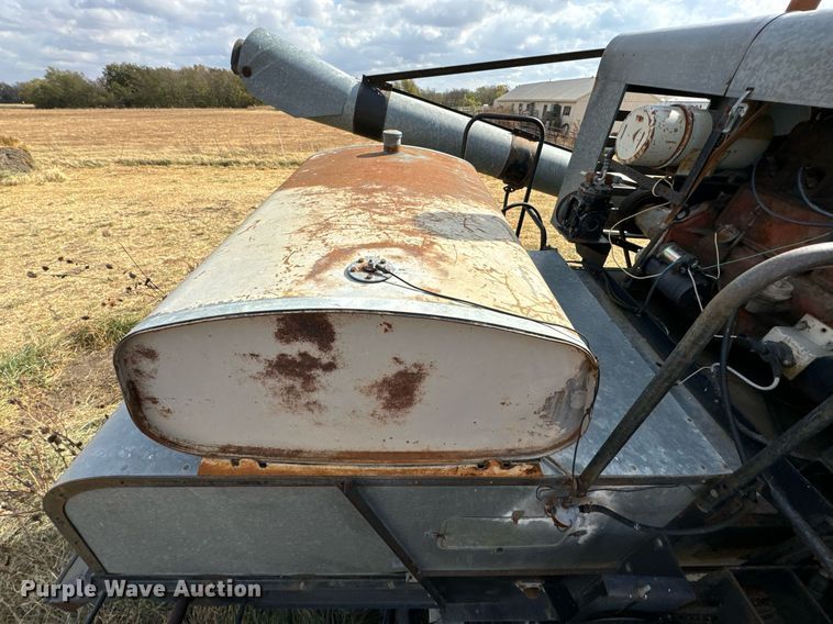image for item DU9515 Allis-Chalmers Gleaner combine