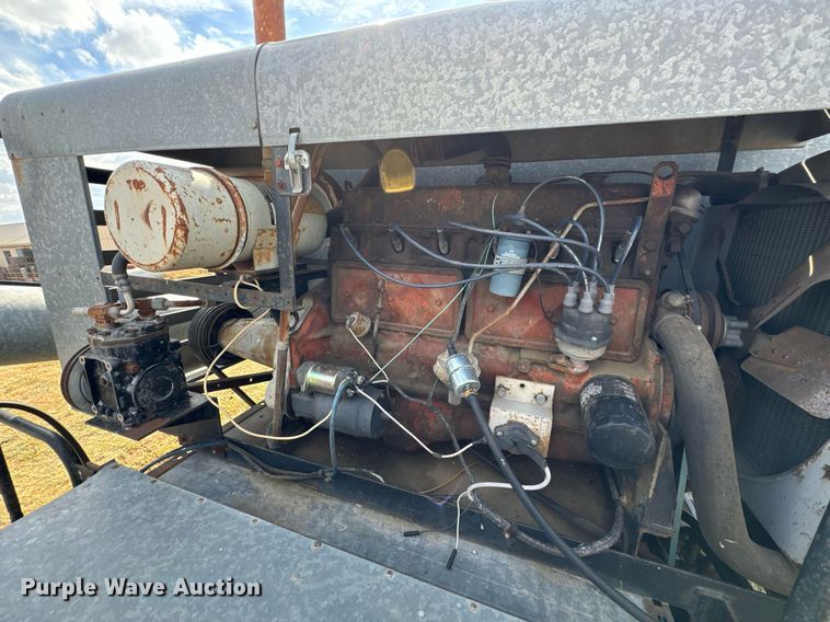 image for item DU9515 Allis-Chalmers Gleaner combine