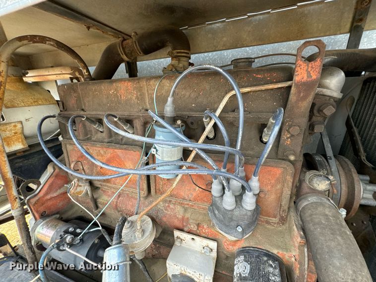 image for item DU9515 Allis-Chalmers Gleaner combine