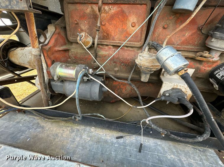 image for item DU9515 Allis-Chalmers Gleaner combine