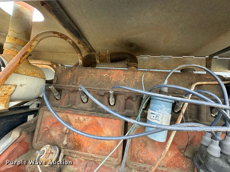 image for item DU9515 Allis-Chalmers Gleaner combine