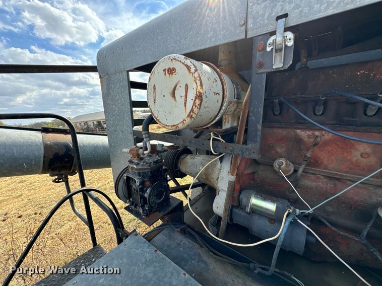 image for item DU9515 Allis-Chalmers Gleaner combine