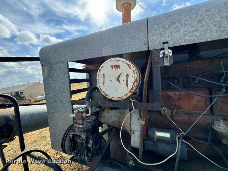 image for item DU9515 Allis-Chalmers Gleaner combine