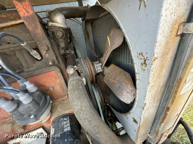 image for item DU9515 Allis-Chalmers Gleaner combine