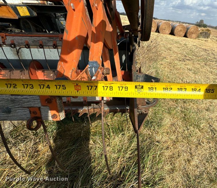 image for item DU9515 Allis-Chalmers Gleaner combine